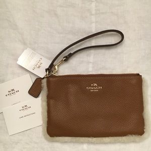 NWT Coach Pebble Lg Wristlet Fur Trim